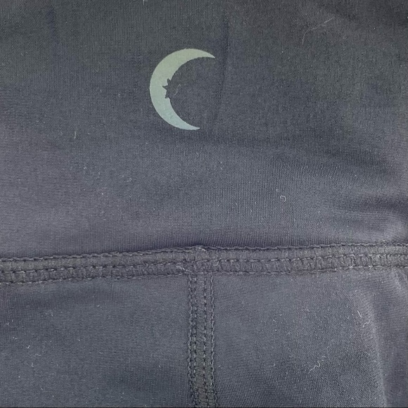 Zyia Active XS Stay Warm Reflective Mid Rise Legging Black Camo - Picture 8 of 9